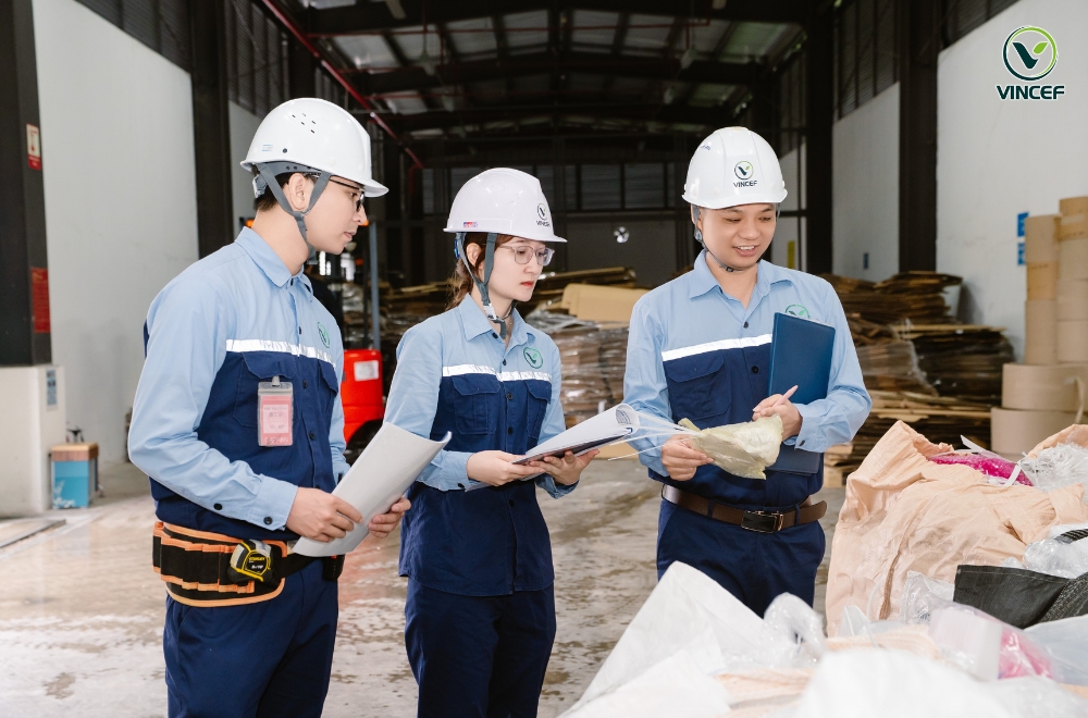 Chuyen-gia-danh-gia-bao-cao-tac-dong-moi-truong-Vincef.