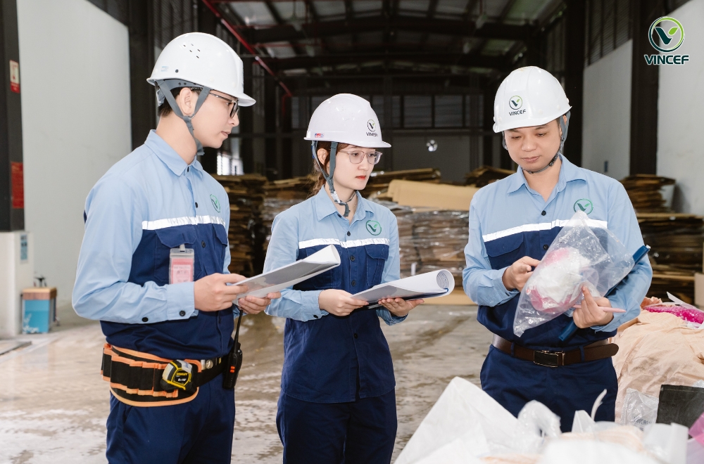 Chuyen-gia-danh-gia-giay-phep-moi-truong-Vincef